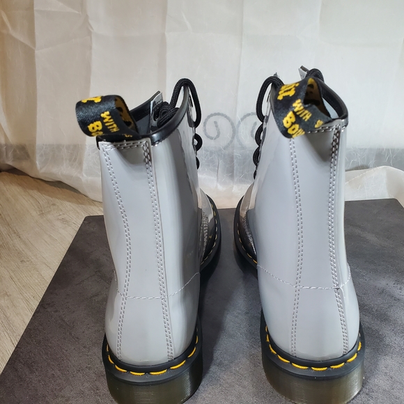 NEW Dr. Martens Womens 1460 High Grain Zinc Grey Patent Leather Boots SIZE 9 - Picture 4 of 9